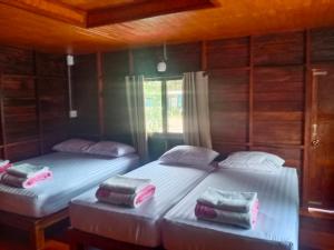 A bed or beds in a room at Baan Rabiangdao UthaiThani
