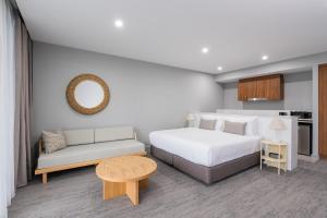 Abode Malua Bay客房内的一张或多张床位