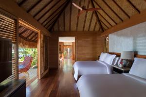 Voodi või voodid majutusasutuse Four Seasons Resort Bora Bora toas