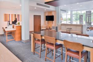 a room with a dining table and chairs at Holiday Inn Express & Suites Salem by IHG in Salem