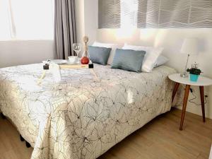 En eller flere senge i et værelse på STD - Anora Spaces - Stadium Alphaville