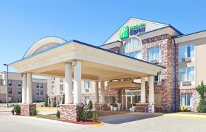 a hotel with a gazebo in front of a building at Holiday Inn Express Hotels & Suites Mountain Home, an IHG Hotel in Mountain Home