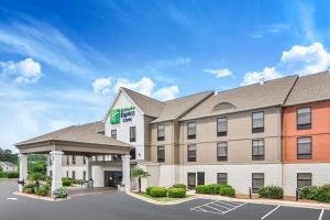 an image of a hotel building at Holiday Inn Express Hotels & Suites Greenville-Spartanburg/Duncan by IHG in Duncan