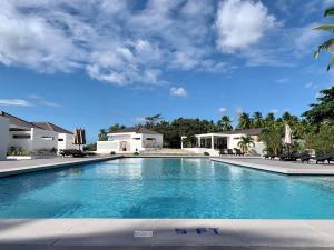 Sundlaugin á Cebu R Resort Tabuelan eða í nágrenninu