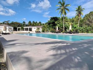 Sundlaugin á Cebu R Resort Tabuelan eða í nágrenninu