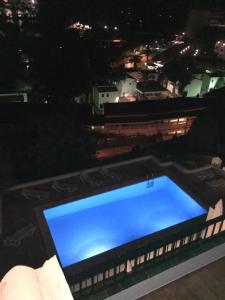 Apartamentos Encanto Del Mar内部或周边的泳池