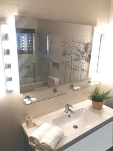 a bathroom with a sink and a shower and a mirror at Seagull Villa Chalkidiki in Pefkohori