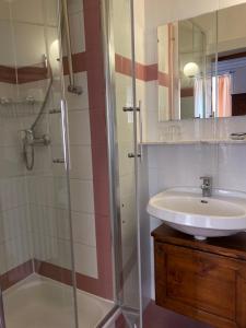 a bathroom with a sink and a shower at Villa Palagione Centro Interculturale in Volterra