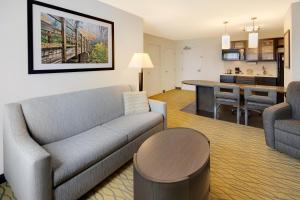 Imagen de la galería de Candlewood Suites Rogers-Bentonville, an IHG Hotel, en Rogers