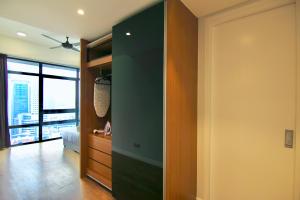 a room with a closet and a bedroom at Anggun Residence By Sleepy Bear in Kuala Lumpur