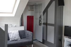 En tv och/eller ett underhållningssystem på Vue mer exceptionnelle dans bourg authentique