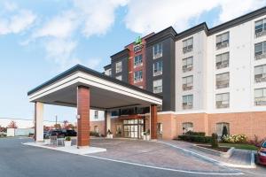 eine Darstellung der Vorderseite eines Hotels in der Unterkunft Holiday Inn Express Hotel & Suites Milton, an IHG Hotel in Milton