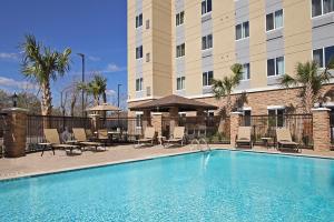 Piscina de la sau aproape de Staybridge Suites - Houston - Medical Center, an IHG Hotel