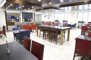 Restaurace v ubytování Holiday Inn Express Seguin by IHG