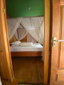 an open door to a bedroom with a bed at Villa Bella in Tondano