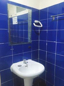 Kamar mandi di Golden Bee PhiPhi