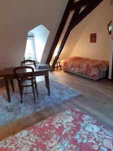 Кровать или кровати в номере Chambres d'hôtes ''La Grand' Maison''