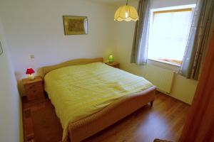 a small bedroom with a bed and a window at BIRKENHOF Whg. BH-41 in Wustrow