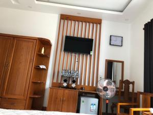 TV a/nebo společenská místnost v ubytování hotel đăng khôi 2