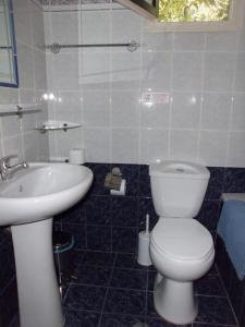 Koupelna v ubytování Conelli Haus + 24 fotografií