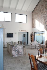 Μια τηλεόραση ή/και κέντρο ψυχαγωγίας στο Adam's Guest House