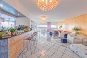 a lobby with a bar and a living room at Hotel San Giorgio Terme in Ischia