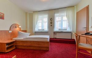 Postel nebo postele na pokoji v ubytování Hotel Kirchhainer Hof