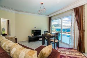 Svetainės erdvė apgyvendinimo įstaigoje Alanya Castle Apartment - Adult Only