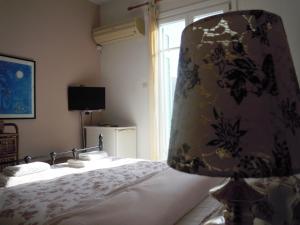 a bedroom with a bed and a window at Blue Dolphin in Batsi
