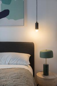 Łóżko lub łóżka w pokoju w obiekcie Marzana by Staynnapartments