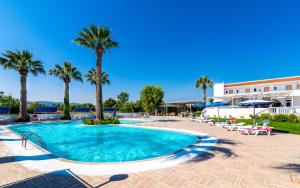 Bazén v ubytování Sabina Hotel nebo v jeho okolí