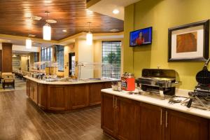 Reštaurácia alebo iné gastronomické zariadenie v ubytovaní Staybridge Suites Orlando at SeaWorld, an IHG Hotel