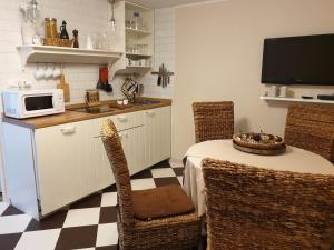 Kuchyň nebo kuchyňský kout v ubytování Apartments Boris + 48 fotografií