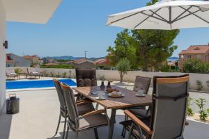 Fotografia z galérie ubytovania Villa Vodice with TWO POOLS v destinácii Vodice