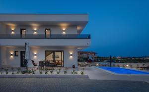 Fotografia z galérie ubytovania Villa Vodice with TWO POOLS v destinácii Vodice