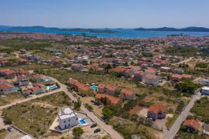 Fotografia z galérie ubytovania Villa Vodice with TWO POOLS v destinácii Vodice