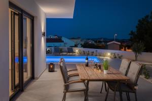 Fotografia z galérie ubytovania Villa Vodice with TWO POOLS v destinácii Vodice