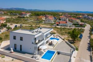 Fotografia z galérie ubytovania Villa Vodice with TWO POOLS v destinácii Vodice