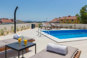 Fotografia z galérie ubytovania Villa Vodice with TWO POOLS v destinácii Vodice
