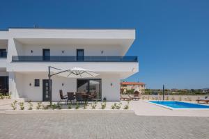 Fotografia z galérie ubytovania Villa Vodice with TWO POOLS v destinácii Vodice