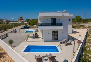Fotografia z galérie ubytovania Villa Vodice with TWO POOLS v destinácii Vodice