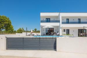 Fotografia z galérie ubytovania Villa Vodice with TWO POOLS v destinácii Vodice