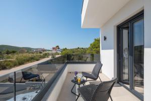 Fotografia z galérie ubytovania Villa Vodice with TWO POOLS v destinácii Vodice
