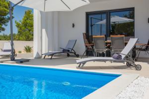 Fotografia z galérie ubytovania Villa Vodice with TWO POOLS v destinácii Vodice