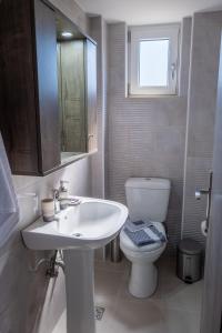 Koupelna v ubytování Prinos Oasis Twin Villas I