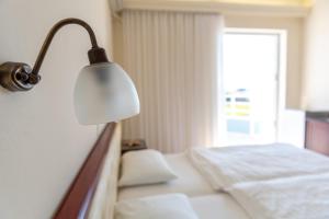Postel nebo postele na pokoji v ubytování Dionisos Hotel