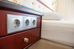 Postel nebo postele na pokoji v ubytování Dionisos Hotel