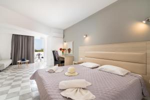Un pat sau paturi într-o cameră la Sabina Hotel