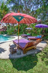Der Swimmingpool an oder in der Nähe von Swasti Eco Cottages