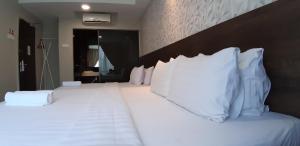 Voodi või voodid majutusasutuse MIICO Hotel @ Mount Austin toas